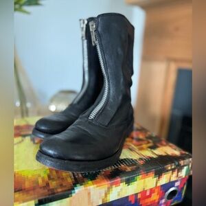 Black leather boots size 7.5 Zokia